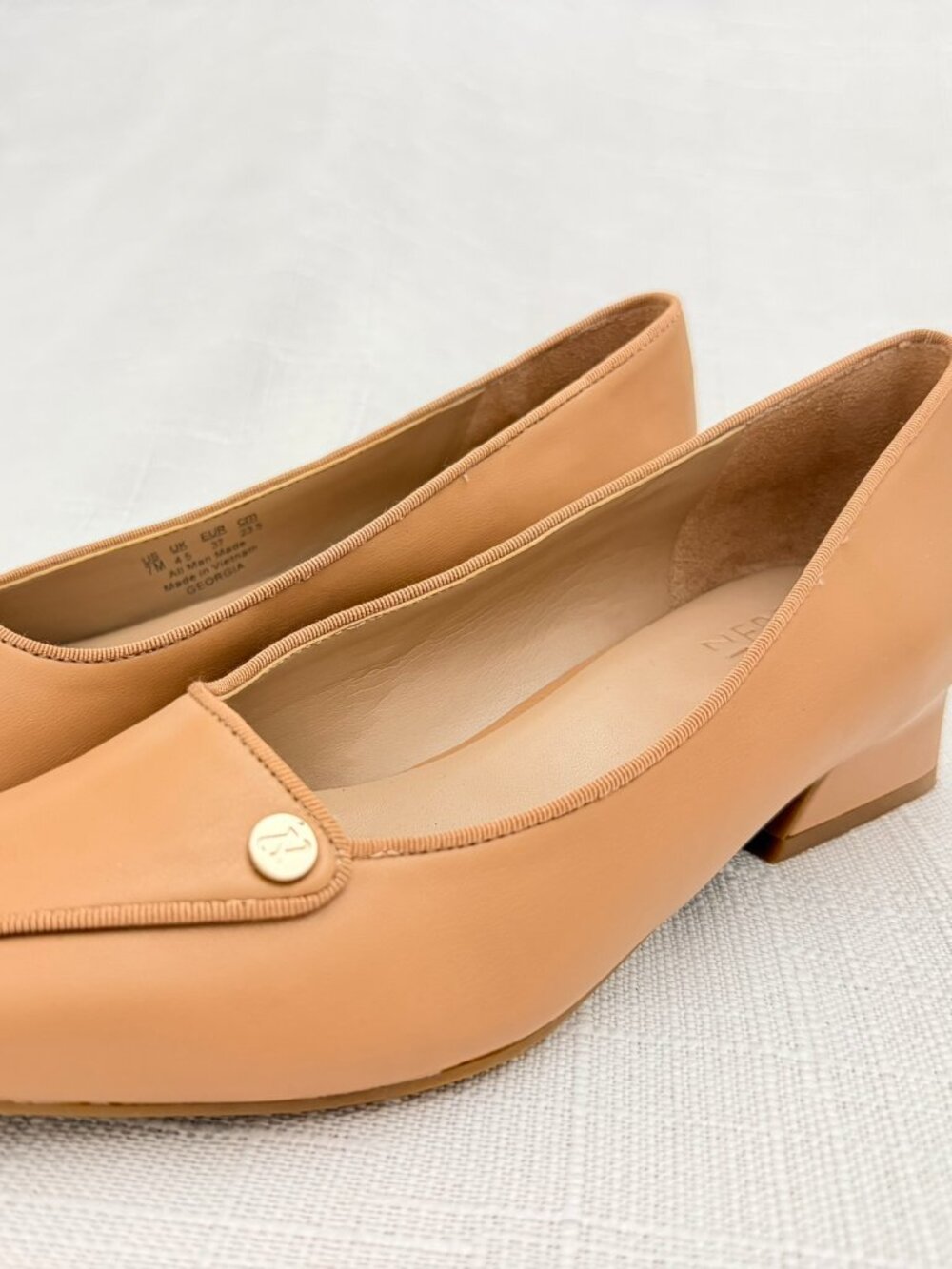 Naturalizer Nude Pointed Toe Low Block Heel Pumps Size 6.5